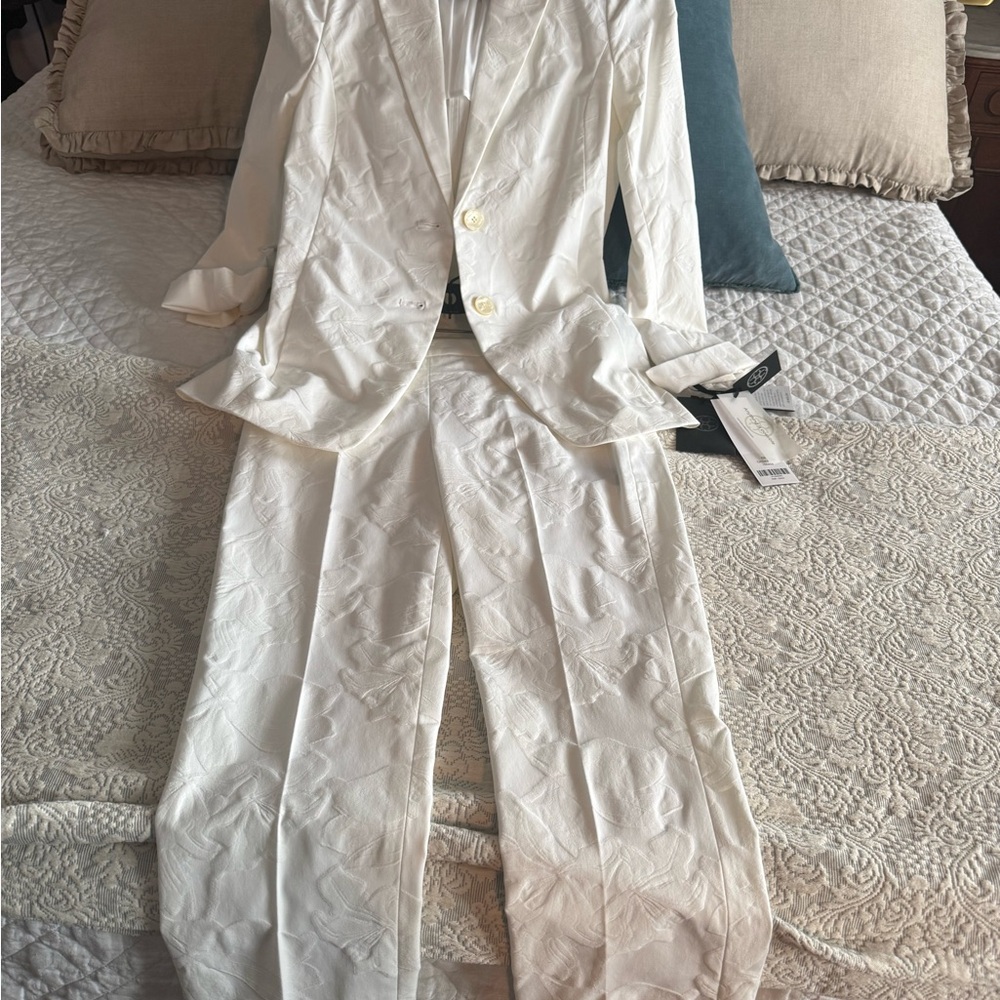 Carlisle Collective beautiful white brocade Women's Pantsuit - NWT